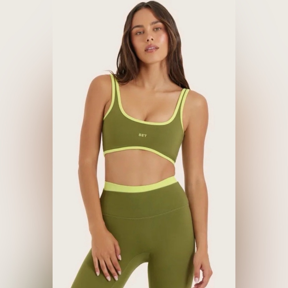 Set Active Cloud Contrast Rise Bra and Shorts Margarita from Resort Collection